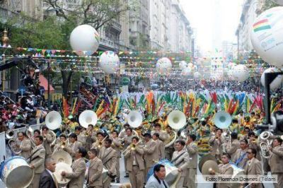 Un desfile de la colectividad boliviana colore� el centro porte�o
