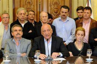 Bonfatti calific� como "un ataque a la democracia" el atentado contra su casa