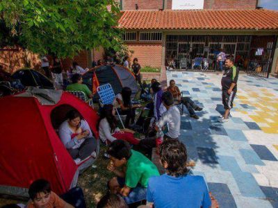Acampan por un asiento