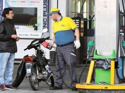 Villa Gobernador G�lvez: una ciudad donde se carga nafta bajo insultos y amenazas