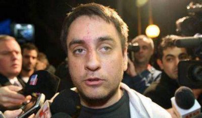 "Carri� gir� a la derecha para sobrevivir politicamente"