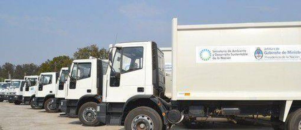 Naci�n entreg� maquinaria para reciclado a 7 municipios