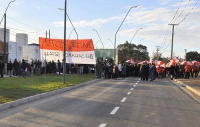 Pavimento: corte de cinta en la Gandhi