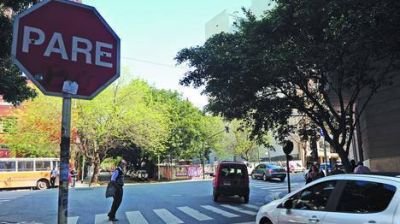 Encuesta: casi nadie respeta la prioridad de paso en esquinas