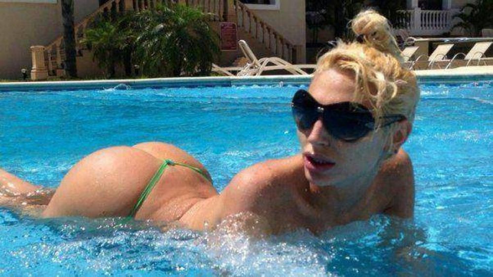 Vicky Xipolitakis asegur� su cola por 150 mil d�lares