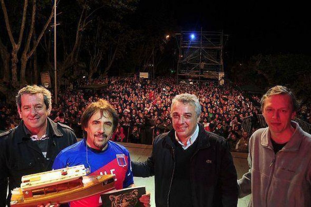 Lerner hizo cantar a Dique Luj�n y Villa La �ata en su 100� aniversario