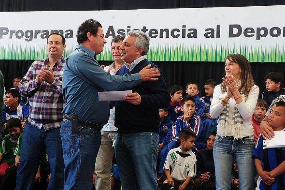Tigre entreg� un nuevo apoyo econ�mico a los clubes de barrio