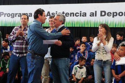 Tigre entreg� un nuevo apoyo econ�mico a los clubes de barrio