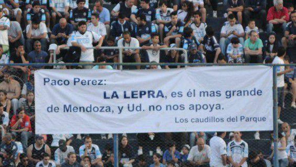 El reclamo de los hinchas de la Lepra a Paco P�rez