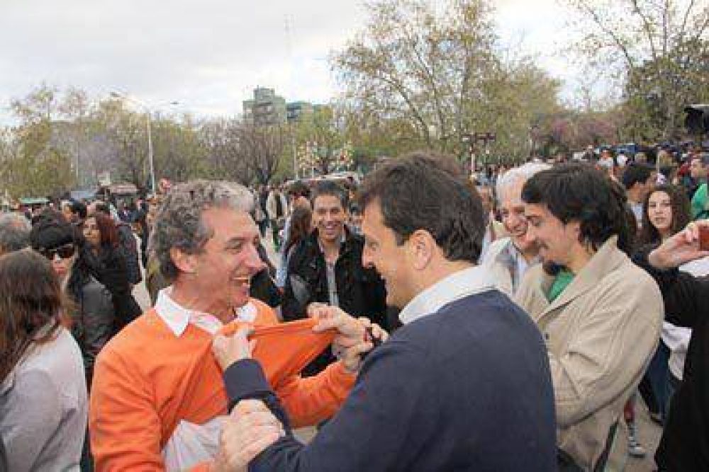 Pepe Scioli, Massa y el pulver color naranja