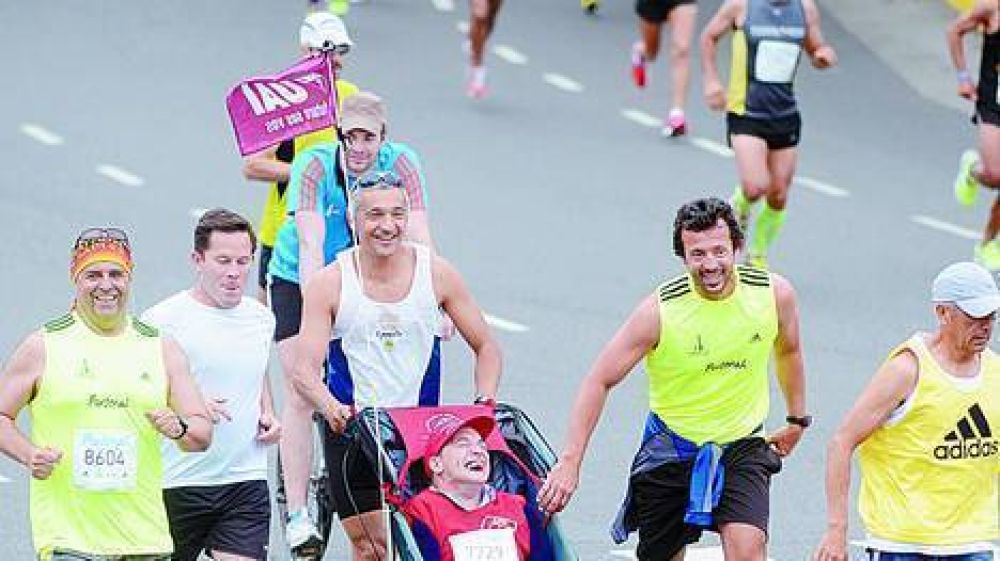 Una historia de solidaridad y coraje en el marat�n porte�o