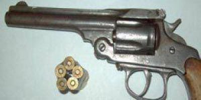 Secuestran dinero, moto y arma a ladr�n