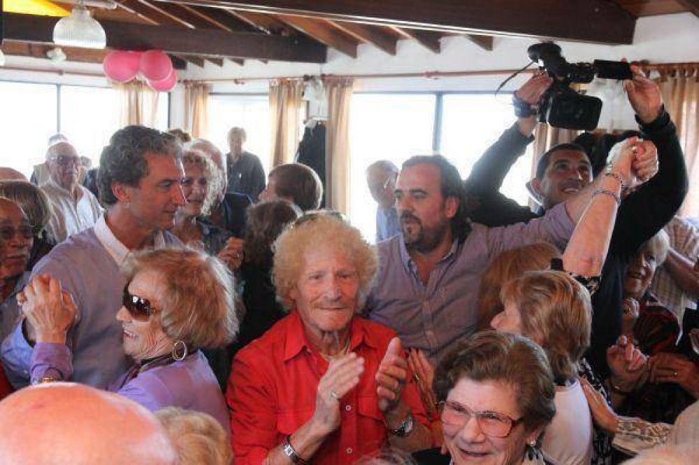 Pepe Scioli, Giri y De Narv�ez, con 400 jubilados
