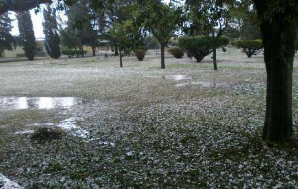 Piedra en el sur e inundaci�n en Alta Gracia