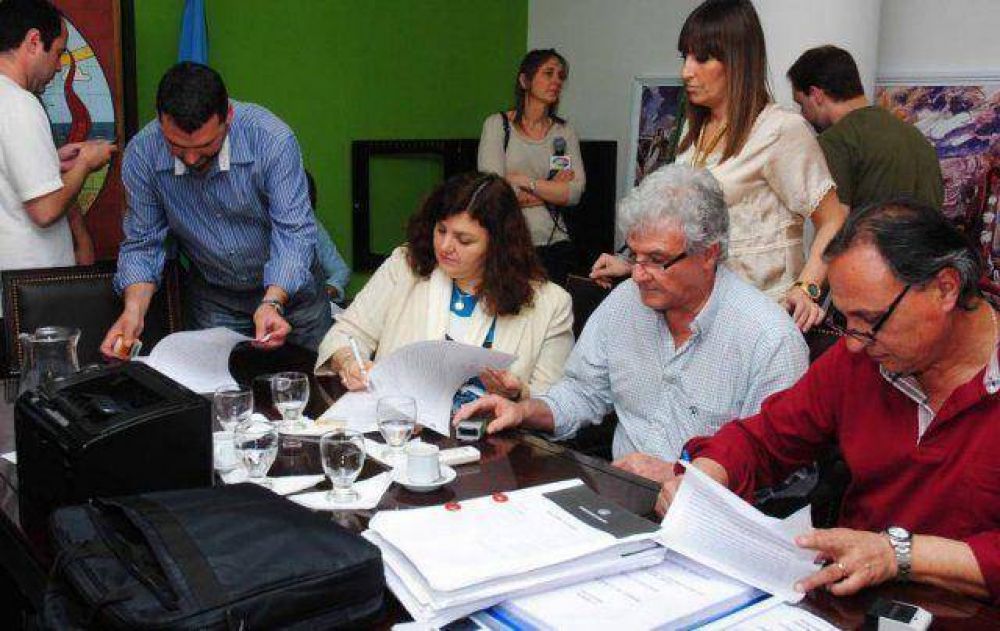 Se abrieron los sobres para saber qu� empresa construir� el bajo v�as de Bernal 