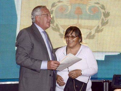 El Gobierno provincial entreg� t�tulos de propiedad de lotes fiscales