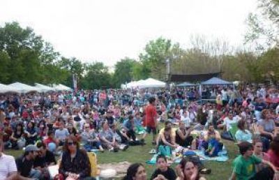 15 Mil personas en la fiesta de las colectividades