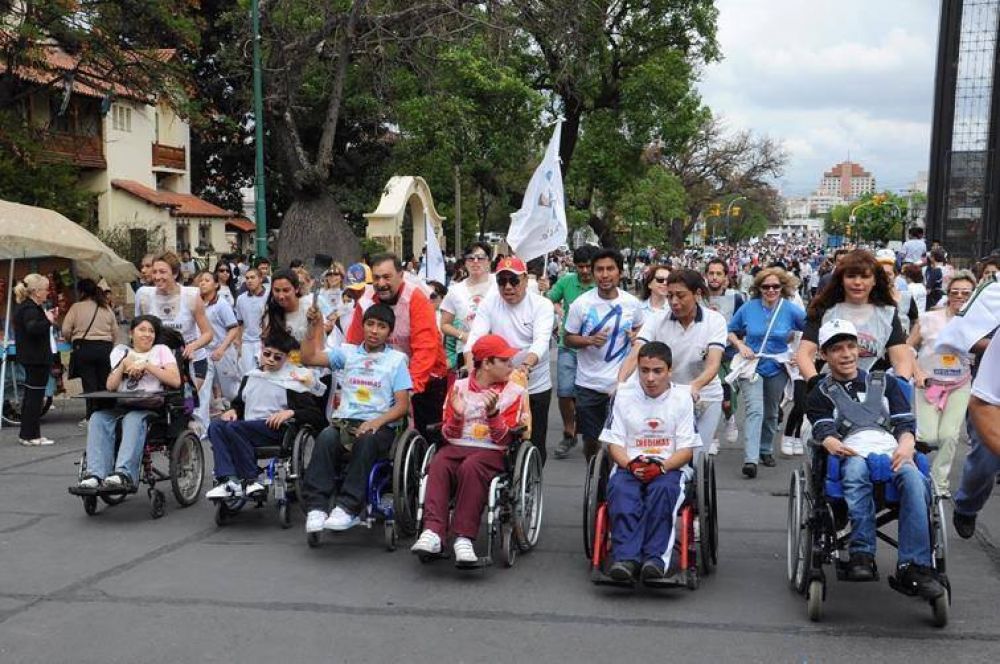 El intendente Isa particip� de la marat�n Hirpace: "Una marat�n de amor al pr�jimo"