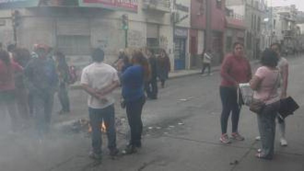 Vendedores piden que les devuelvan su mercader�a secuestrada