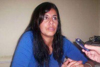 Una mujer se arroj� del auto en movimiento para evitar que su marido la continuara golpeando