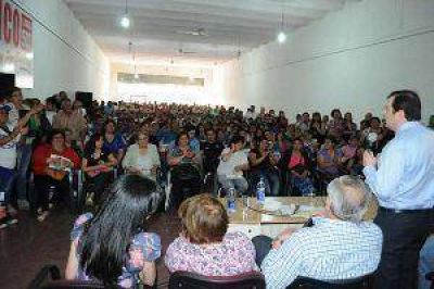 El gobernador Zamora se reuni� con diferentes agrupaciones pol�ticas de capital y La Banda