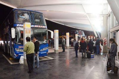 Intenso movimiento de turistas en Santiago, por el fin de semana largo