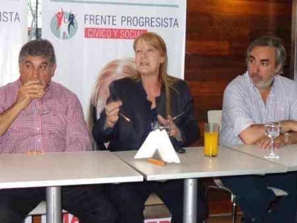Stolbizer en Trenque Lauquen: �Massa puede ser lo mismo que De Narv�ez en el 2011″