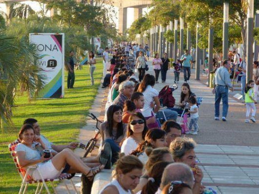 Las empresas de transporte reforzaron el 50% de las unidades por el finde largo