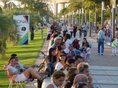 Las empresas de transporte reforzaron el 50% de las unidades por el finde largo