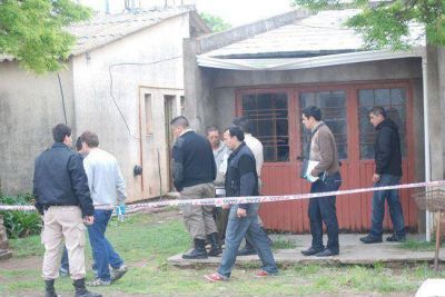 Dos detenidos por el crimen de una mujer en Winifreda: buscan a un tercer sospechoso