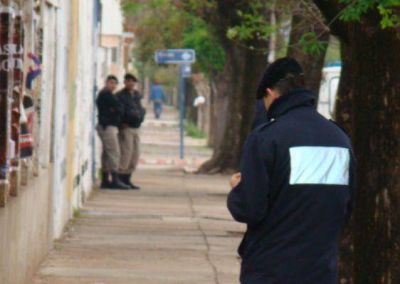 Dos santarrose�os detenidos por comprar con d�lares falsos en Parera