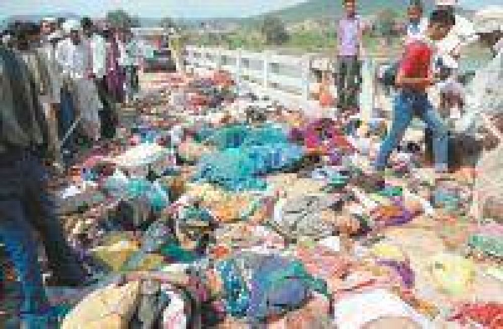 India: mueren al menos 85 peregrinos por una estampida durante un festival