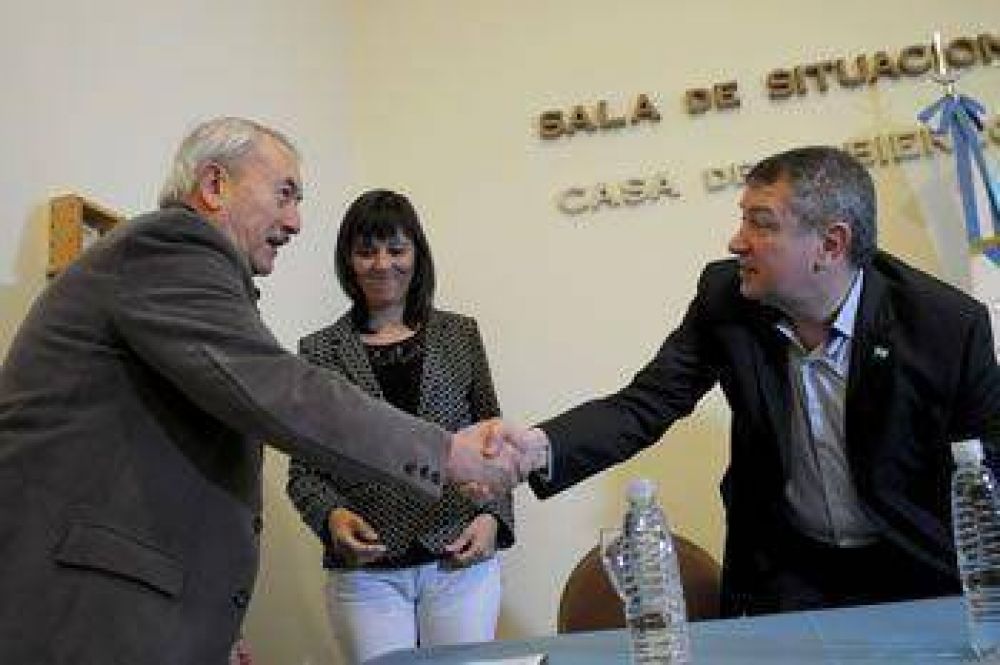 YAUHAR Y BUZZI FIRMARON EL ACTA DE LICITACI�N PARA EL MERCADO CONCENTRADOR DE TRELEW