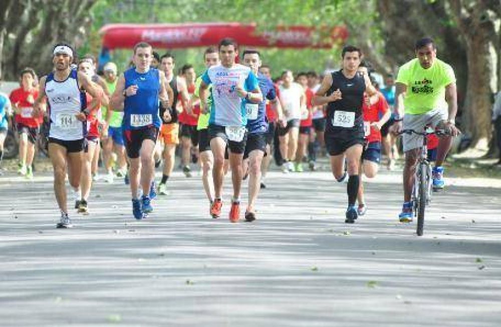  Cerca de 3 mil personas participaron en otra edici�n de la Marat�n Universitaria
