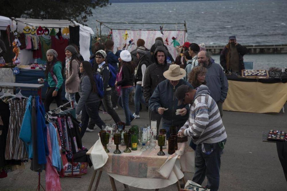 Emprendedores debutaron con nueva feria en el Centro C�vico