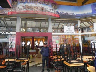 La Justicia embarg� mobiliario del restaurante denunciado por el Sindicato Gastron�mico