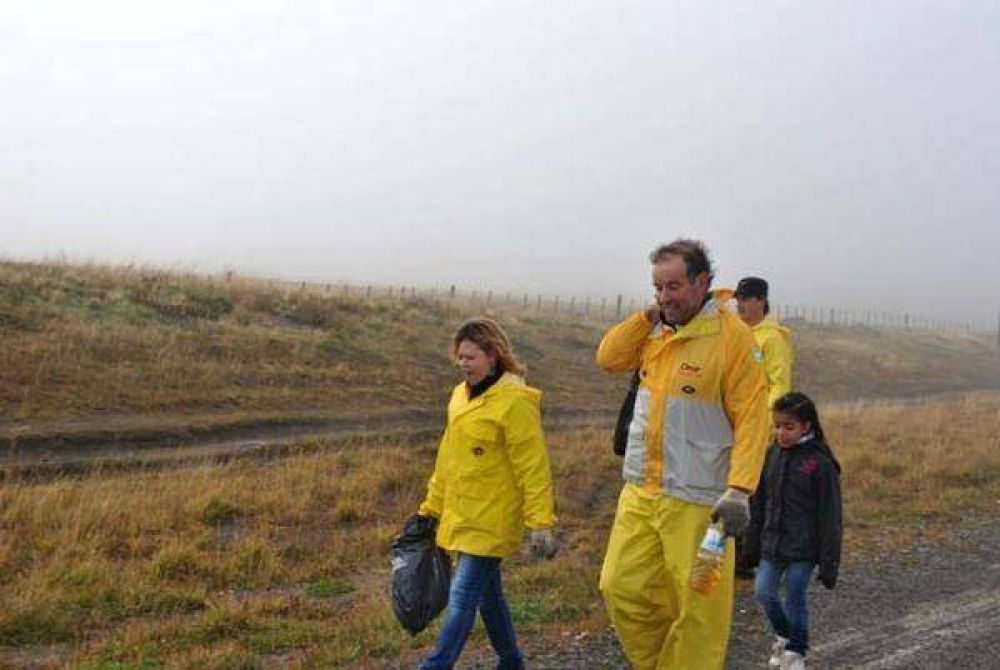 Limpiaron la vera de la Ruta 3 y colocaron 90 carteles de �Basura Cero� 