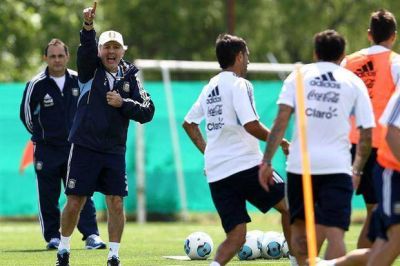 Con Sergio Romero pero sin Mauro Icardi, Sabella prob� el equipo para jugar ante Uruguay