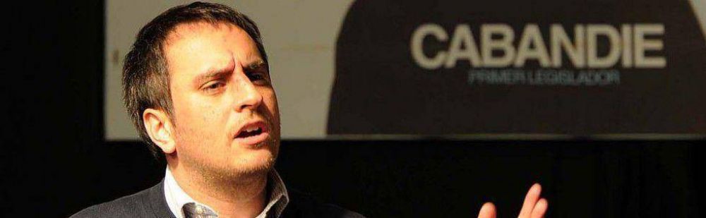 Denuncian a Cabandi�