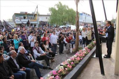 Junto a vecinos Sandro Guzm�n inaugur� el Centro Pedi�trico Municipal