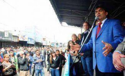 Acto con Insaurralde y Guti�rrez en el desfile aniversario de Solano