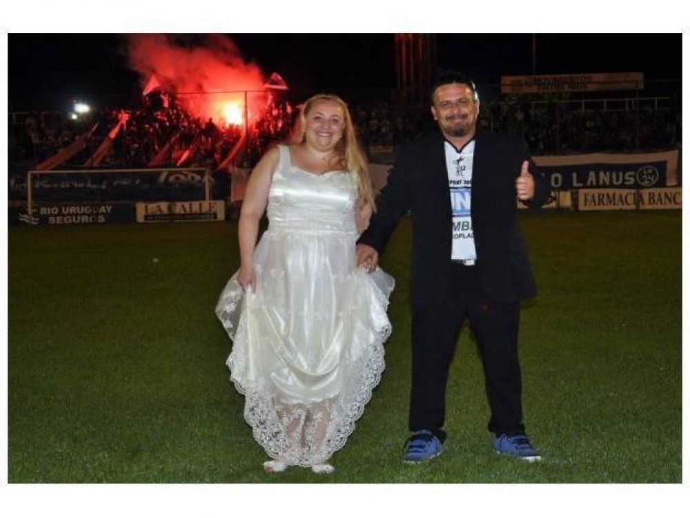 Casamiento en el estadio de Gimnasia de Concepcin del Uruguay