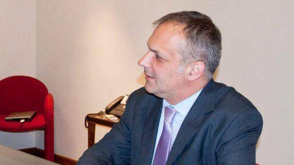 Buzzi garantiz� la suspensi�n de los descuentos como prenda de di�logo