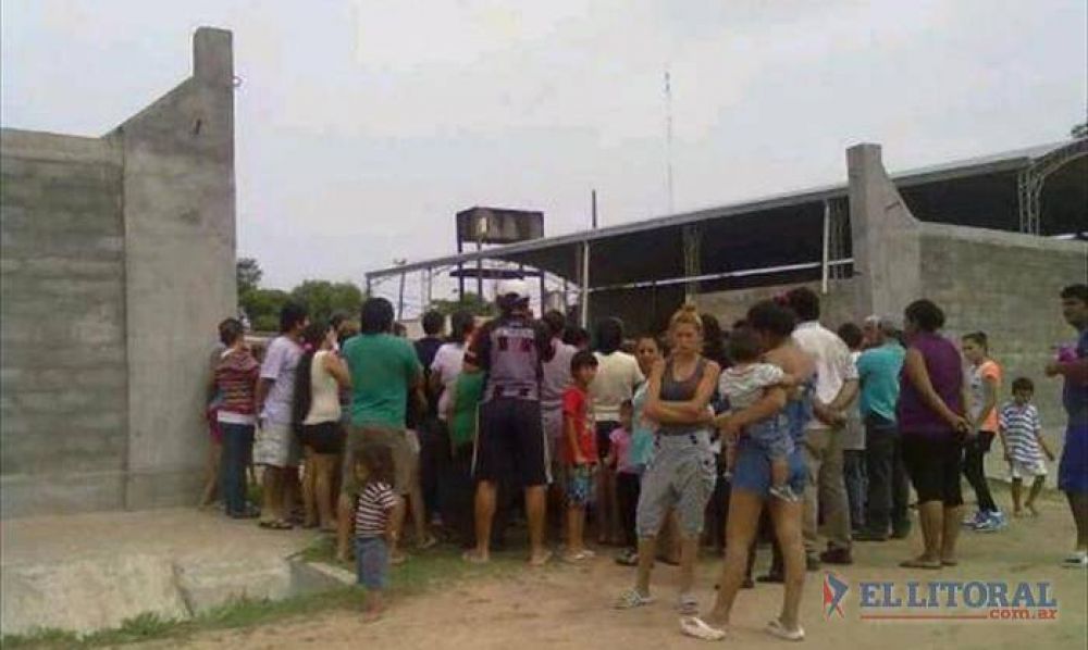 Casi 200 familias demandan regularizaci�n de terrenos