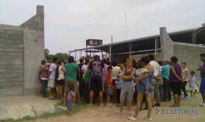 Casi 200 familias demandan regularizaci�n de terrenos