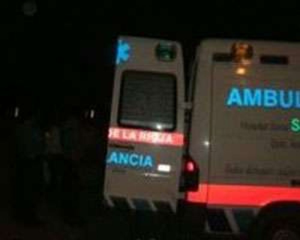 Choc� una alcantarilla y parte del motor fue a dar con otro veh�culo