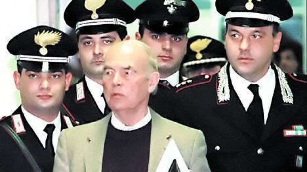 Nadie quiere hacer el funeral del criminal nazi Erich Priebke