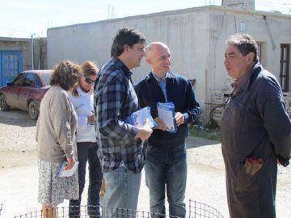 Candidatos del FVS recorren los barrios de Caleta Olivia
