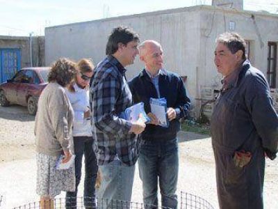 Candidatos del FVS recorren los barrios de Caleta Olivia