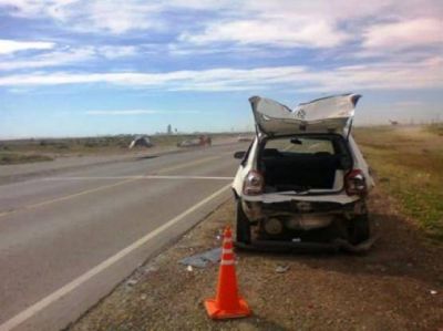 Conductor no diviso el piquete de desocupados y produjo triple choque